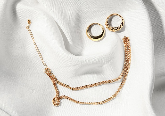 指輪やネックレス